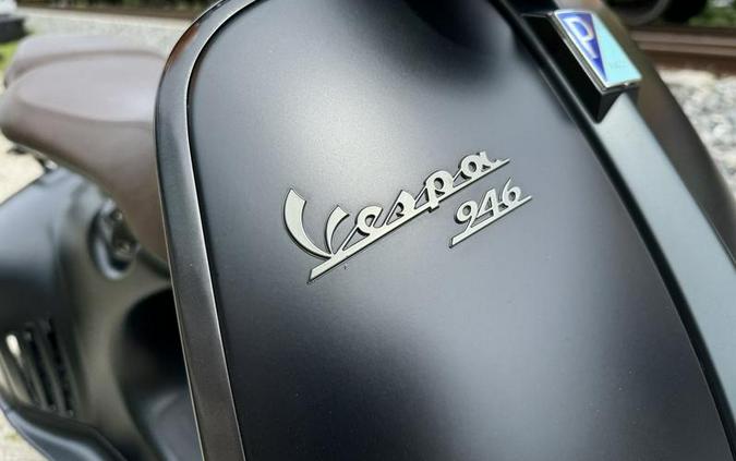 2016 Vespa 946 Emporio Armani