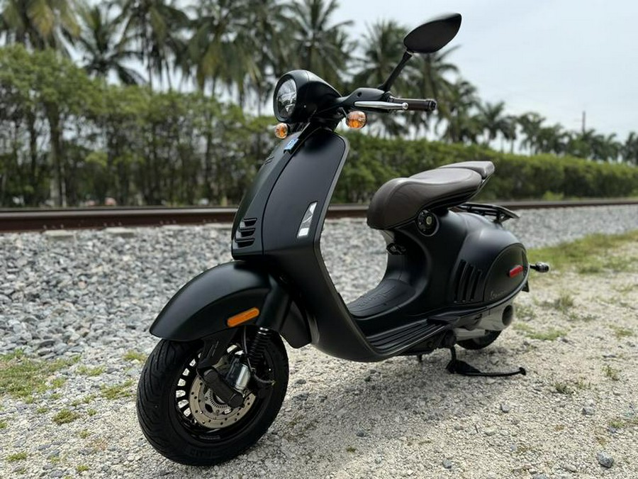 2016 Vespa 946 Emporio Armani