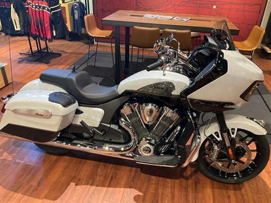 2024 Indian Motorcycle Challenger® Limited with PowerBand Audio Package