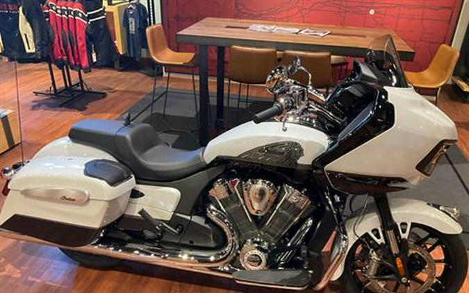 2024 Indian Motorcycle Challenger® Limited with PowerBand Audio Package