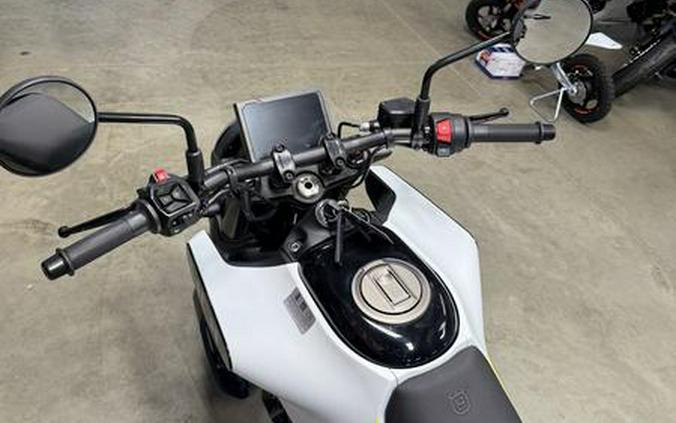 2024 HQV VITPILEN 401