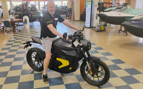 2025 Can-Am® Pulse Carbon Black