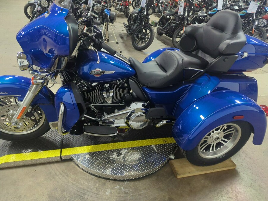 2024 Harley-Davidson Tri Glide Ultra Blue Burst