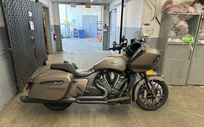 2021 Indian Motorcycle CHALLENGER DARK HORS