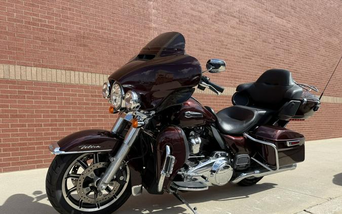 2019 Harley-Davidson® Electra Glide® Ultra Classic® Twisted Cherry