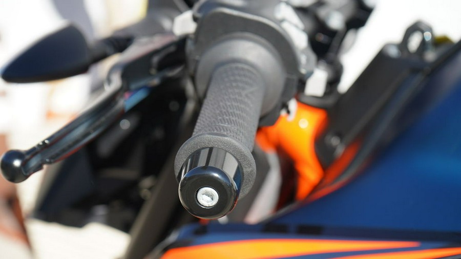 2022 KTM 890 Duke R