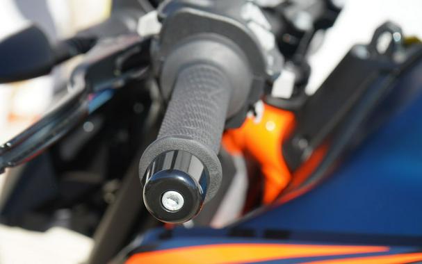 2022 KTM 890 Duke R