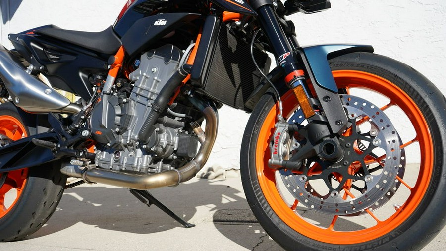 2022 KTM 890 Duke R