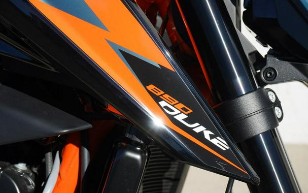 2022 KTM 890 Duke R