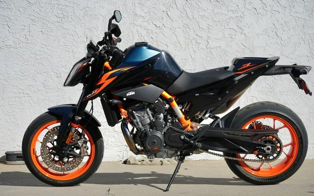 2022 KTM 890 Duke R