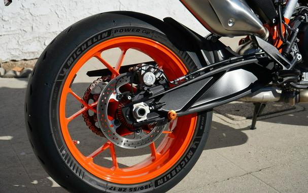 2022 KTM 890 Duke R