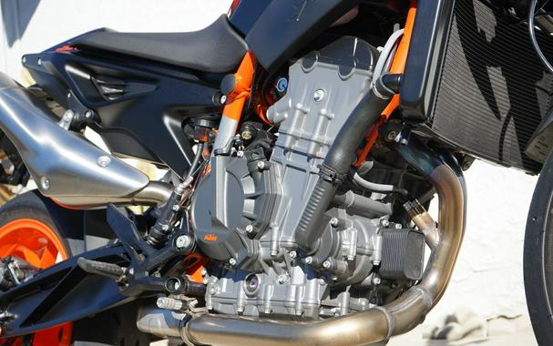 2022 KTM 890 Duke R