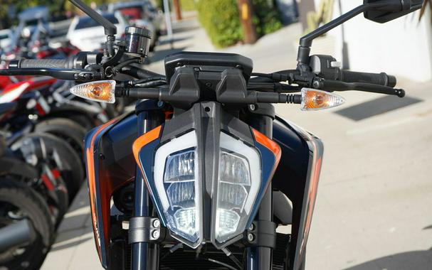 2022 KTM 890 Duke R