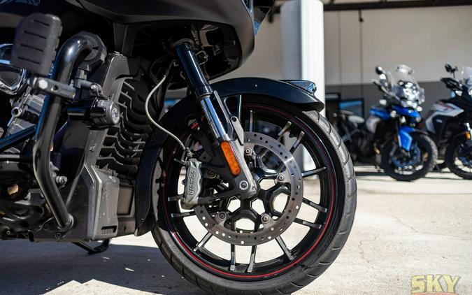 2021 Indian Motorcycle CHALLENGER DARK HORSE THNDR BLK SMK 49ST Dark Horse