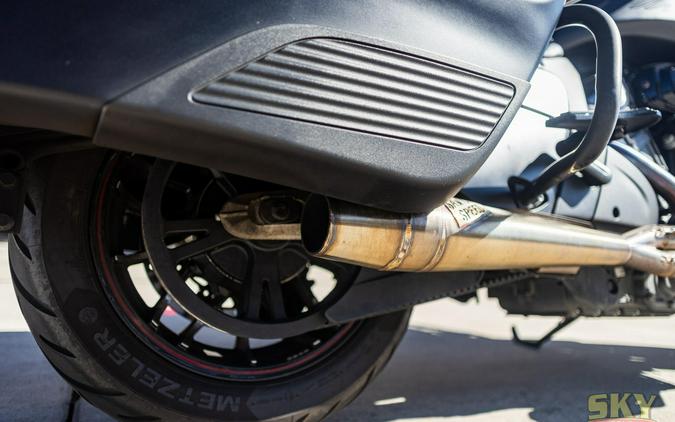 2021 Indian Motorcycle CHALLENGER DARK HORSE THNDR BLK SMK 49ST Dark Horse