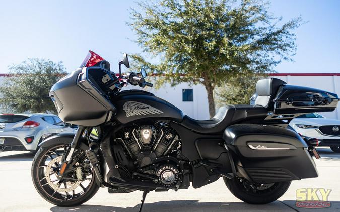 2021 Indian Motorcycle CHALLENGER DARK HORSE THNDR BLK SMK 49ST Dark Horse