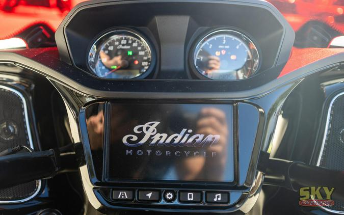 2021 Indian Motorcycle CHALLENGER DARK HORSE THNDR BLK SMK 49ST Dark Horse