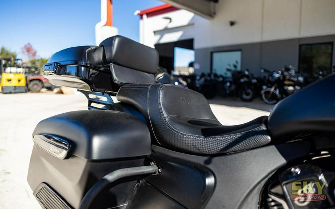 2021 Indian Motorcycle CHALLENGER DARK HORSE THNDR BLK SMK 49ST Dark Horse