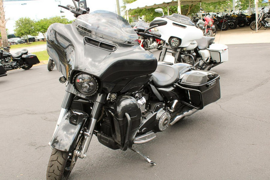 2017 Harley-Davidson® FLHXSE - CVO™ Street Glide®