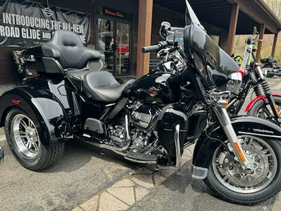 2024 Harley-Davidson Tri Glide Ultra Vivid Black