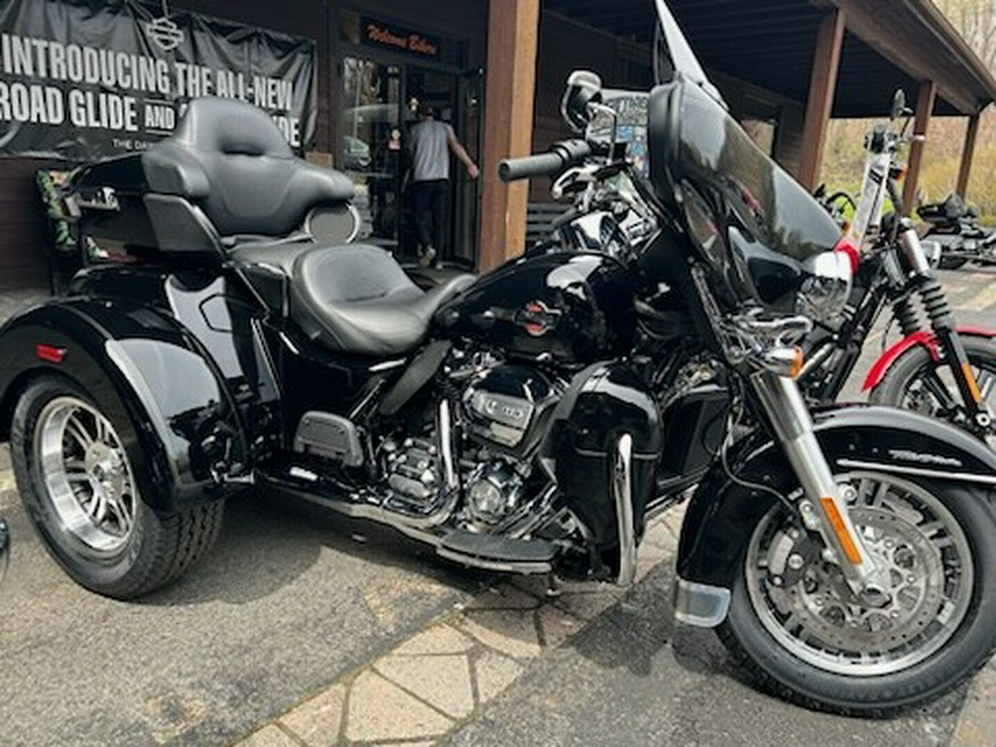 2024 Harley-Davidson Tri Glide Ultra Vivid Black