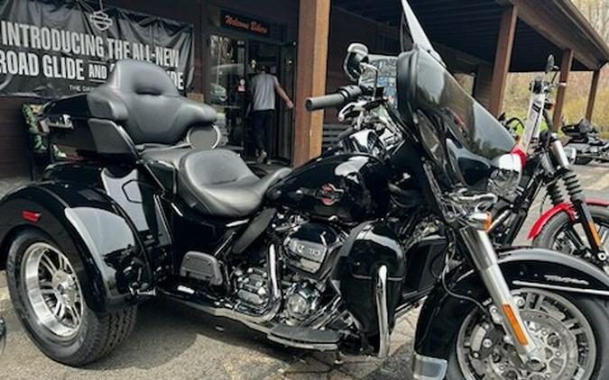 2024 Harley-Davidson Tri Glide Ultra Vivid Black