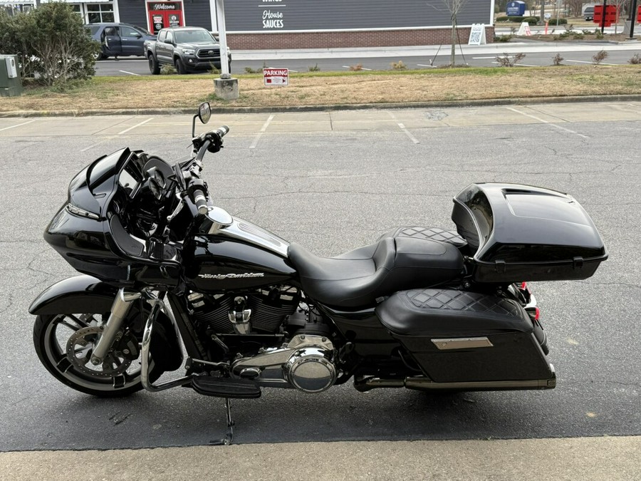 2017 Harley-Davidson Road Glide® Special Vivid Black