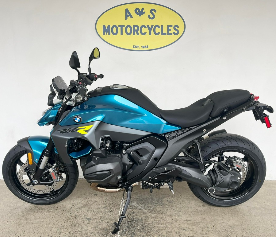 2026 BMW R1300R