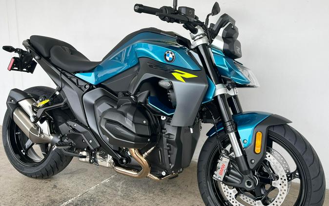 2026 BMW R1300R