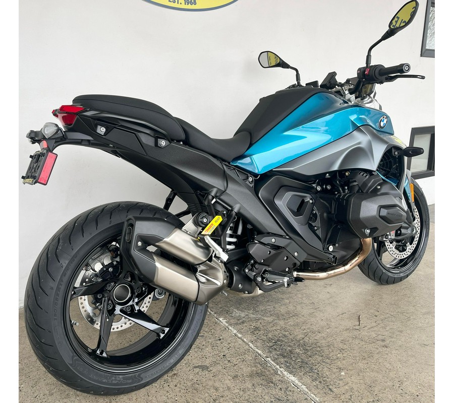 2026 BMW R1300R
