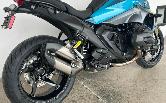 2026 BMW R1300R