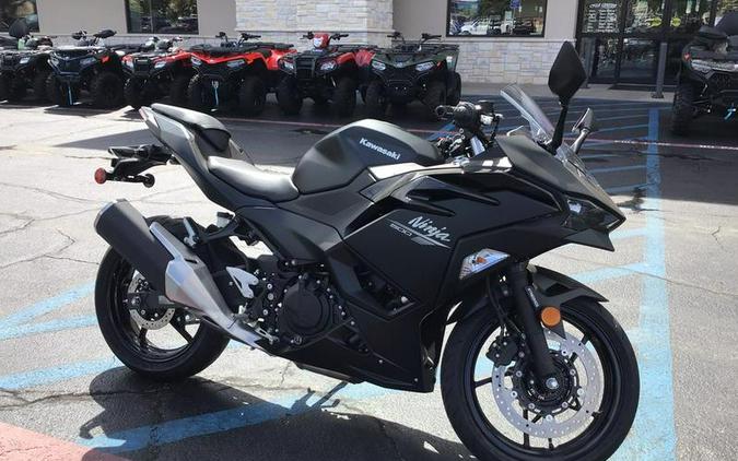 2026 Kawasaki Ninja® 500 ABS Metallic Flat Spark Black