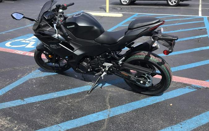 2026 Kawasaki Ninja® 500 ABS Metallic Flat Spark Black