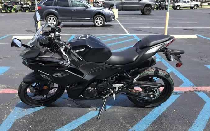 2026 Kawasaki Ninja® 500 ABS Metallic Flat Spark Black