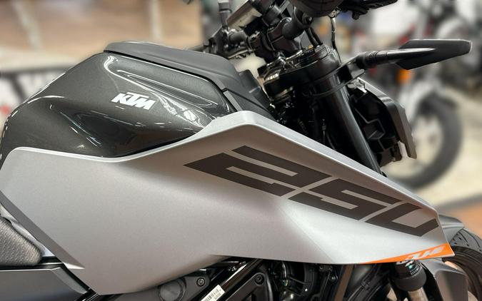 2026 KTM 250 DUKE