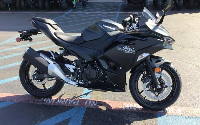 2026 Kawasaki Ninja® 500 Metallic Flat Spark Black
