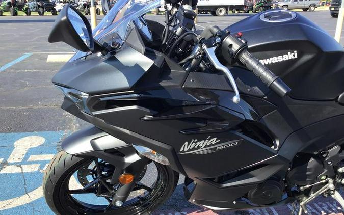 2026 Kawasaki Ninja® 500 Metallic Flat Spark Black