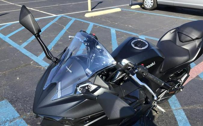 2026 Kawasaki Ninja® 500 Metallic Flat Spark Black