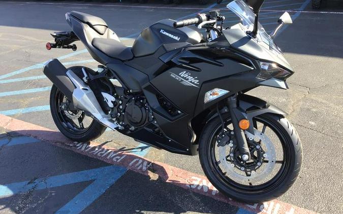 2026 Kawasaki Ninja® 500 Metallic Flat Spark Black