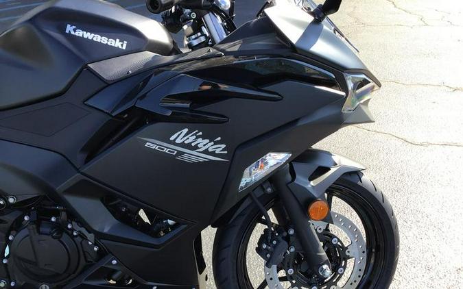 2026 Kawasaki Ninja® 500 Metallic Flat Spark Black