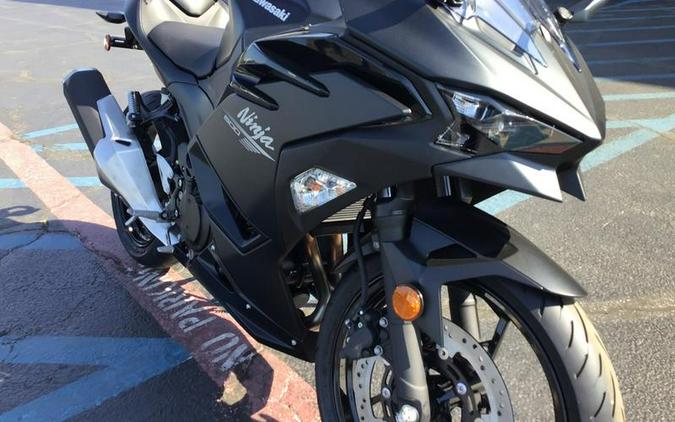 2026 Kawasaki Ninja® 500 Metallic Flat Spark Black