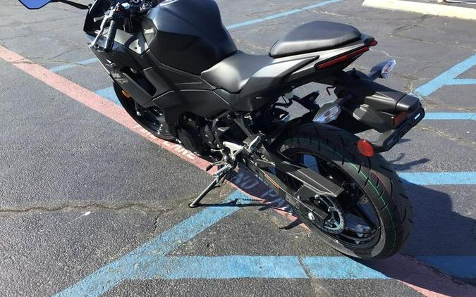 2026 Kawasaki Ninja® 500 Metallic Flat Spark Black