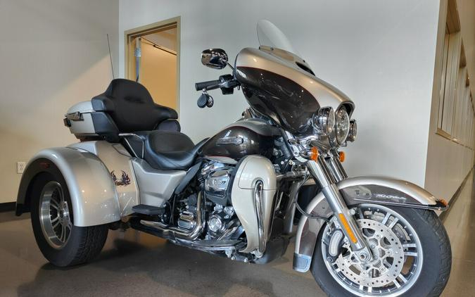 2018 Harley-Davidson Tri Glide Ultra Silver Fortune/Sumatra Brown