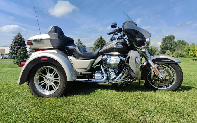 2018 Harley-Davidson Tri Glide Ultra Silver Fortune/Sumatra Brown