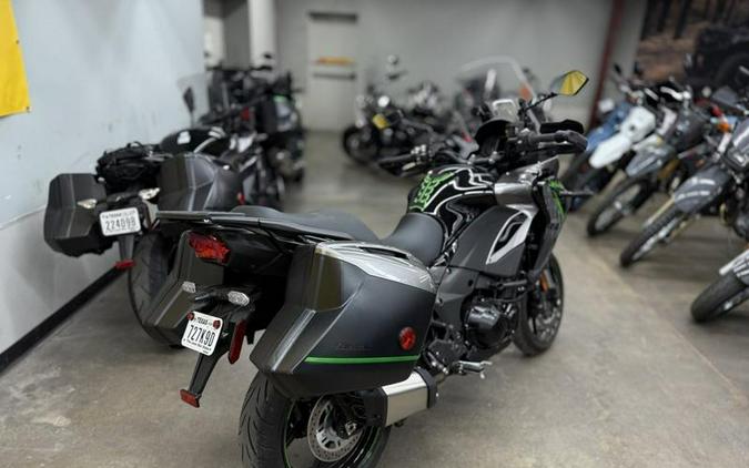 2025 Kawasaki Versys® 1100 SE LT ABS