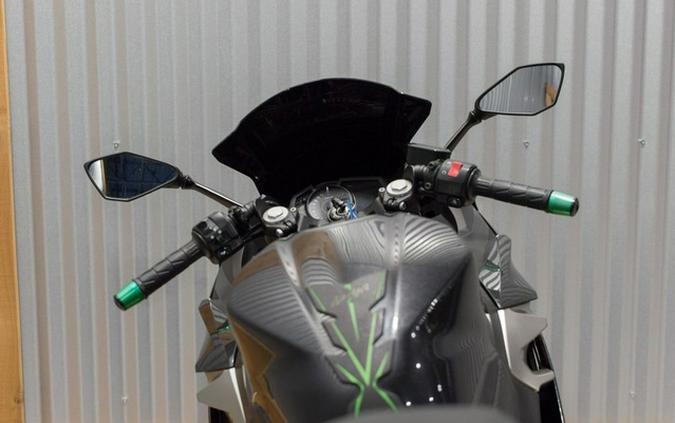 2022 Kawasaki Ninja 400 ABS Metallic Carbon Gray/Metallic Flat