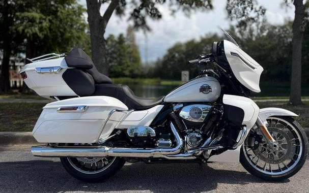 2026 Harley-Davidson® Street Glide Limited White Onyx Pearl Chrome Trim