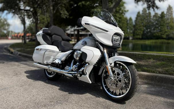 2026 Harley-Davidson® Street Glide Limited White Onyx Pearl Chrome Trim