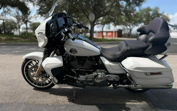 2026 Harley-Davidson® Street Glide Limited White Onyx Pearl Chrome Trim