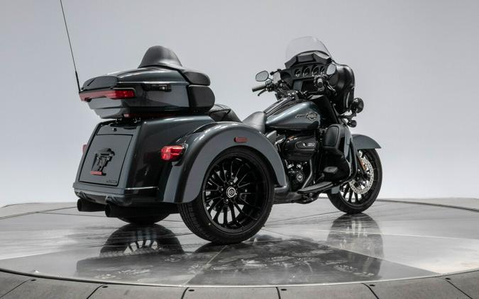 2025 HARLEY-DAVIDSON FLHTCUTG TRI GLIDE ULTRA in Iron Horse Metallic